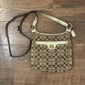 Vintage Coach Penelope Shoulder Bag - Turnlock Detail
